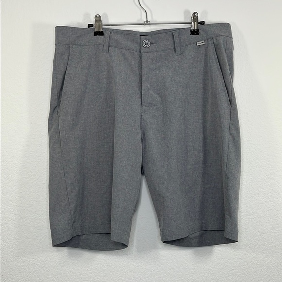 Travis Mathew Shorts Mens Gray Golf Performance Stretch Chino 10" Casual size 34 - Picture 1 of 7